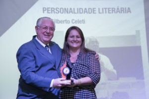 Rev. Gilberto Celeti, superintendente da APEC no Brasil ganhou o Prêmio de Personalidade Literária